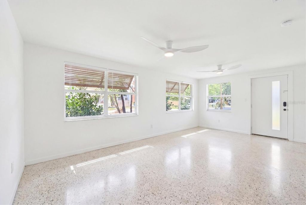 Image 20 of property listing at 301 28TH STREET W, Bradenton, FL 34205
