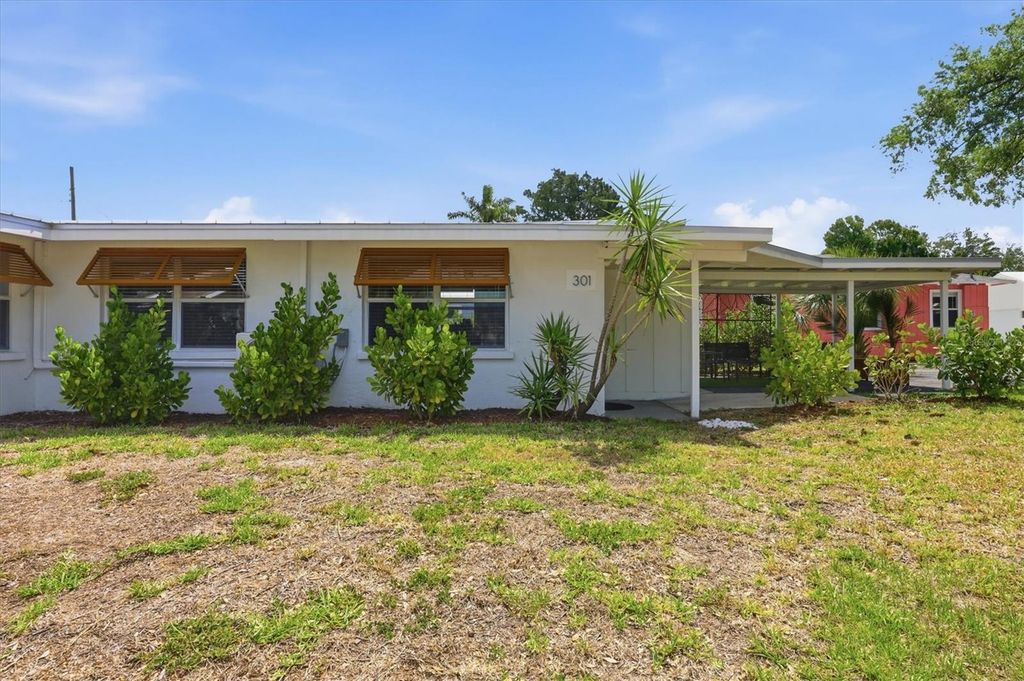 Image 3 of property listing at 301 28TH STREET W, Bradenton, FL 34205