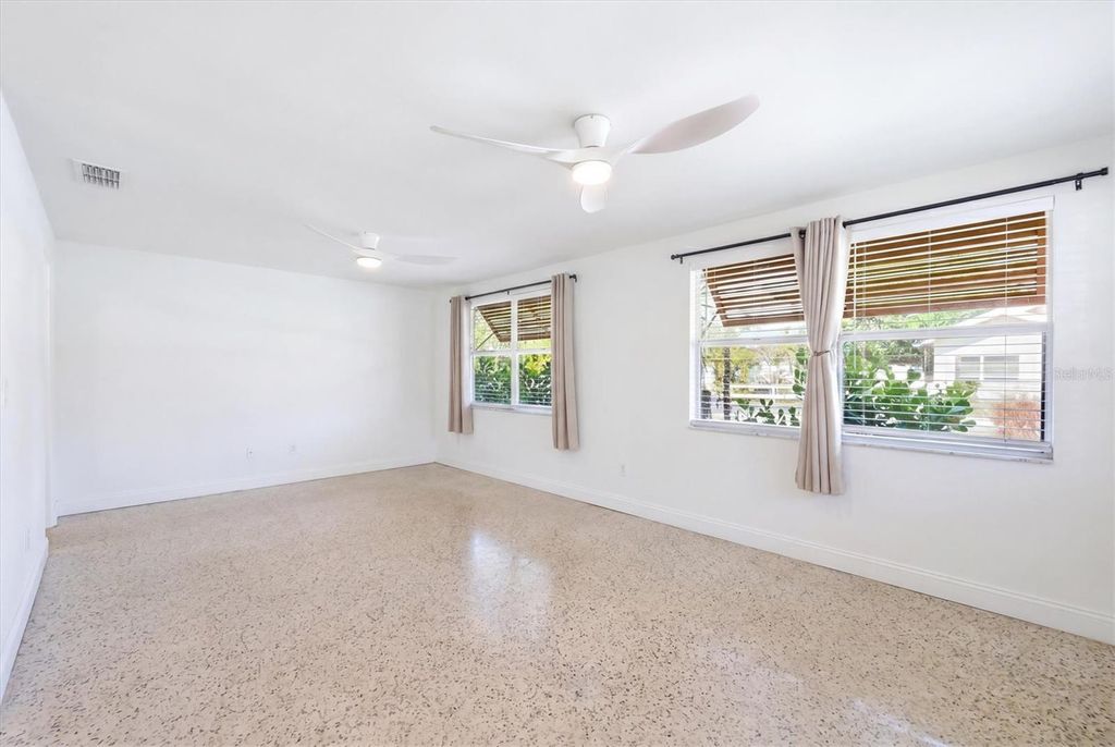 Image 21 of property listing at 301 28TH STREET W, Bradenton, FL 34205