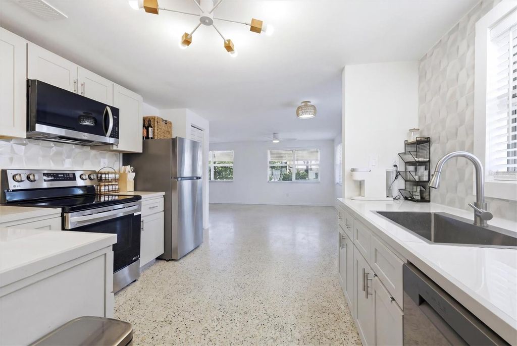 Image 25 of property listing at 301 28TH STREET W, Bradenton, FL 34205