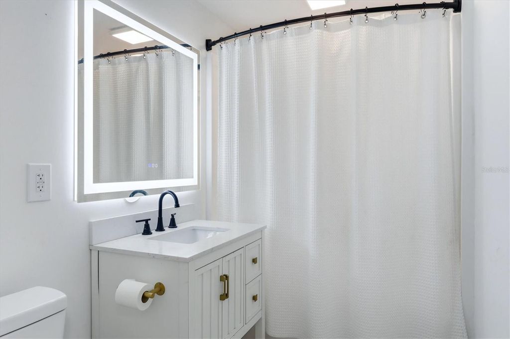 Image 31 of property listing at 301 28TH STREET W, Bradenton, FL 34205
