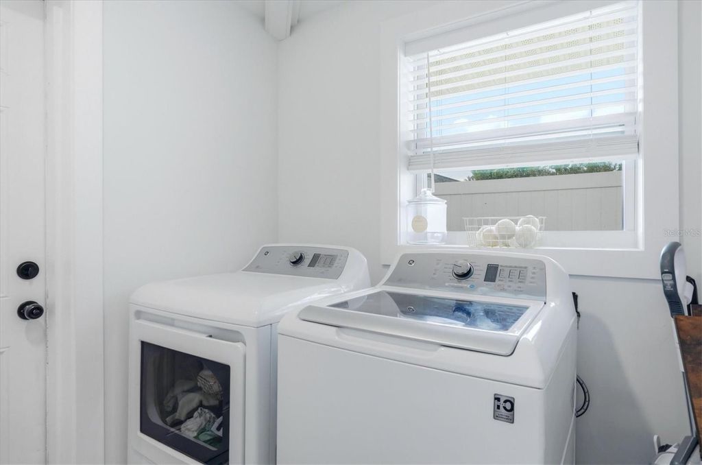 Image 33 of property listing at 301 28TH STREET W, Bradenton, FL 34205