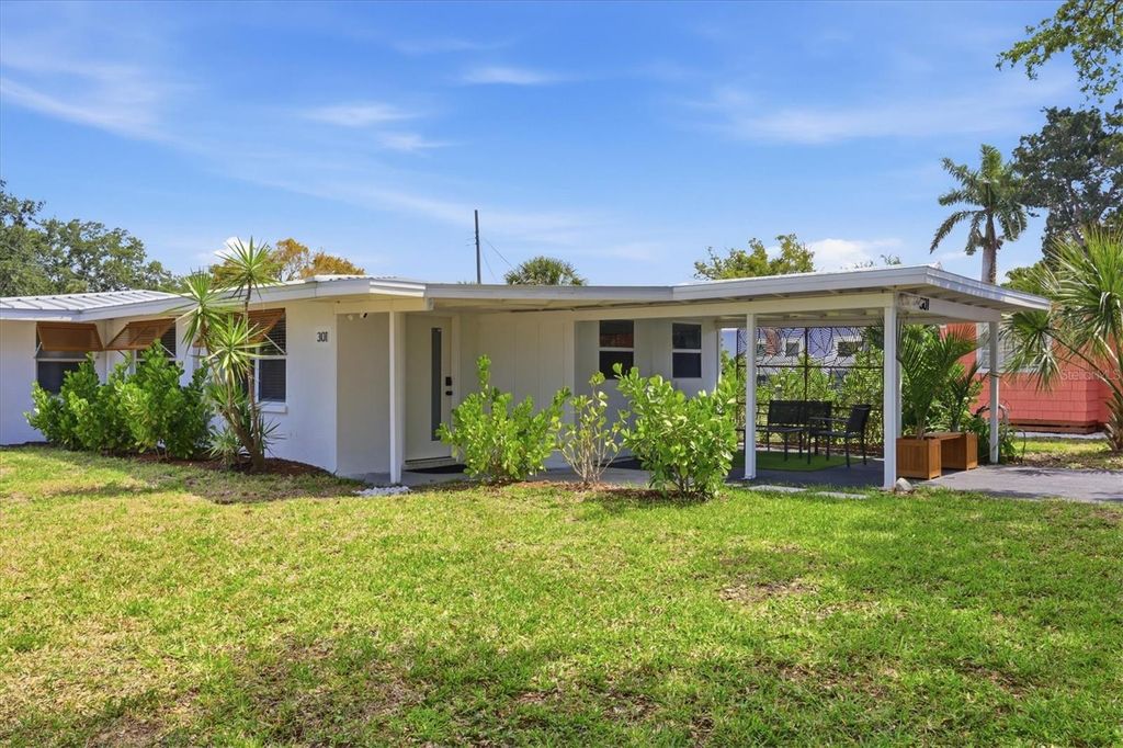 Image 6 of property listing at 301 28TH STREET W, Bradenton, FL 34205