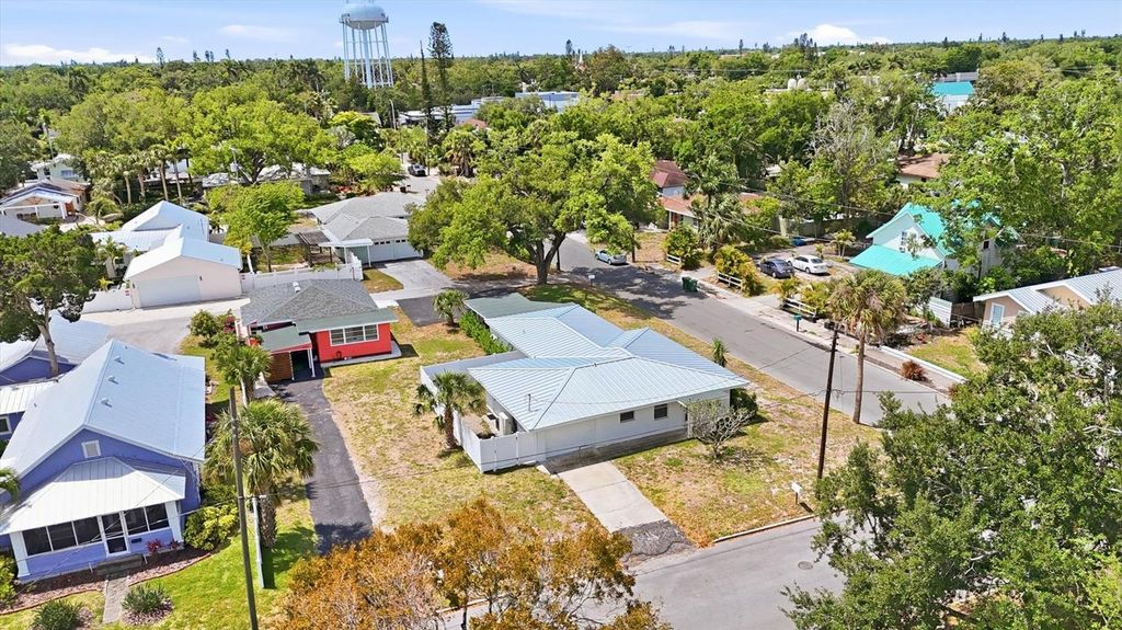Image 56 of property listing at 301 28TH STREET W, Bradenton, FL 34205