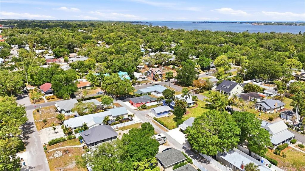 Image 61 of property listing at 301 28TH STREET W, Bradenton, FL 34205