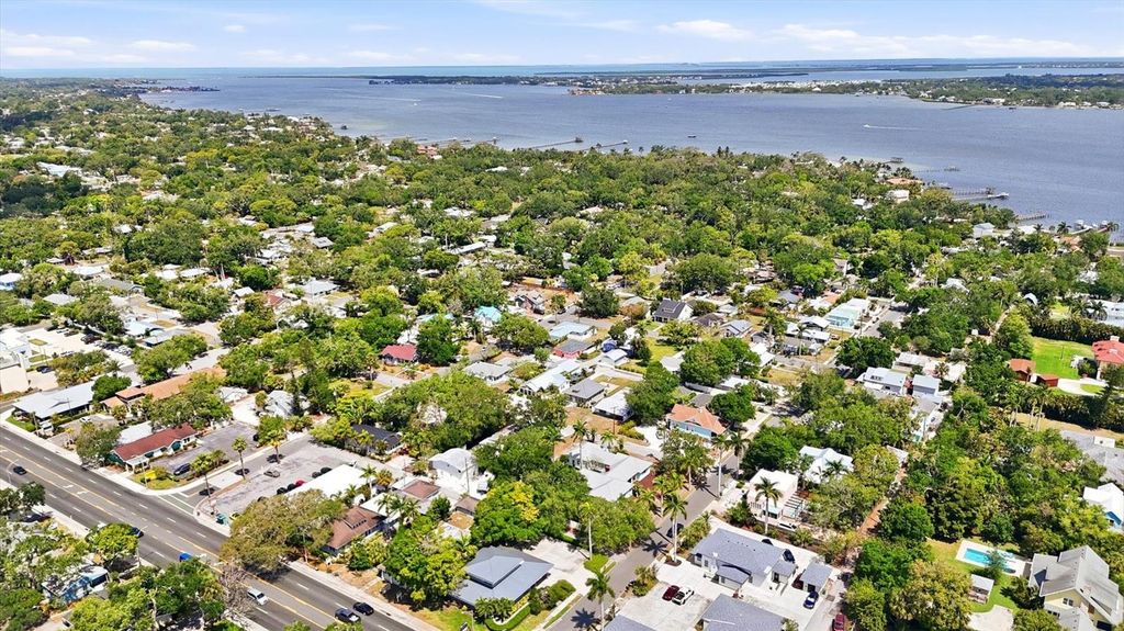 Image 62 of property listing at 301 28TH STREET W, Bradenton, FL 34205