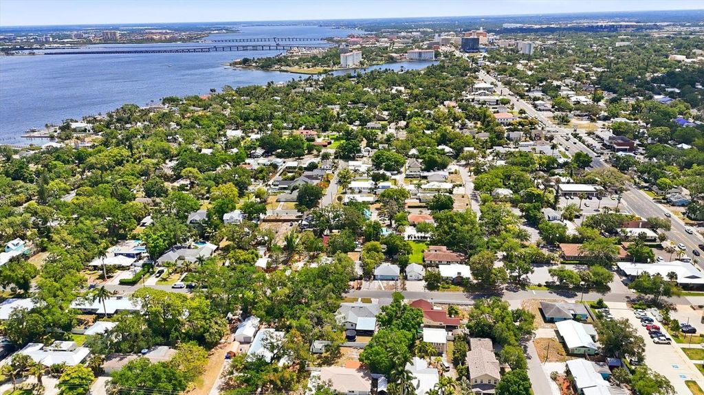 Image 65 of property listing at 301 28TH STREET W, Bradenton, FL 34205