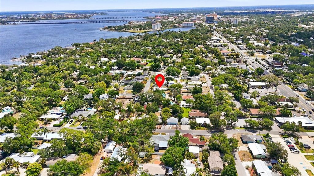 Image 66 of property listing at 301 28TH STREET W, Bradenton, FL 34205