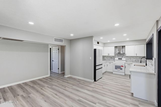1061 E 9th Drive, Mesa, AZ 85204