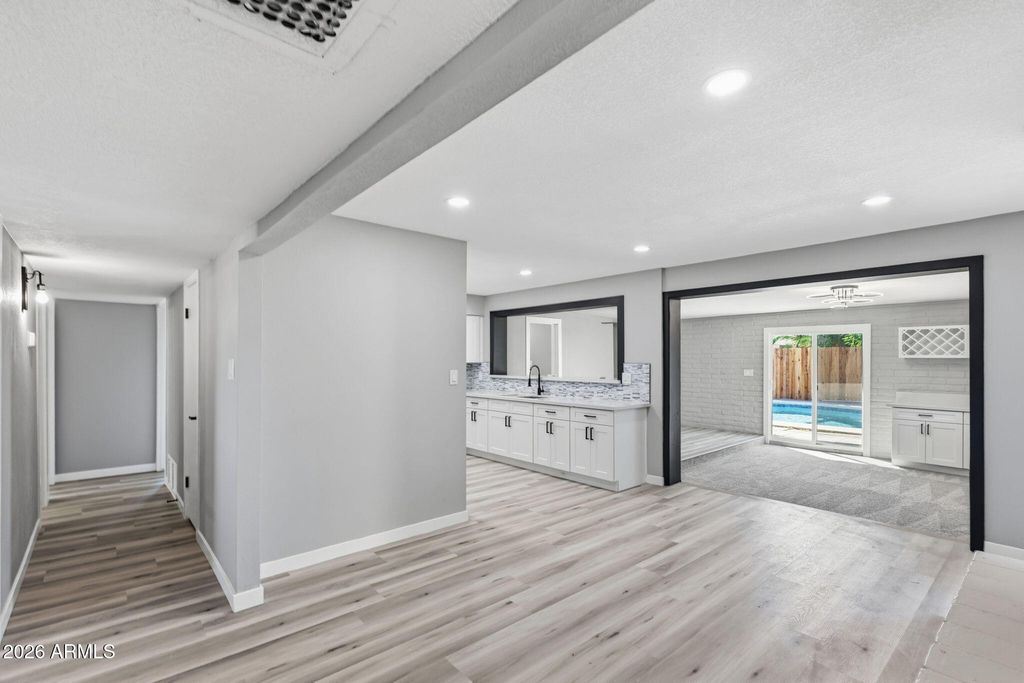 1061 E 9th Drive, Mesa, AZ 85204 — photo 4