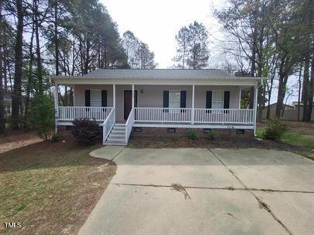 105 Brookwood Court, Four Oaks, NC 27524