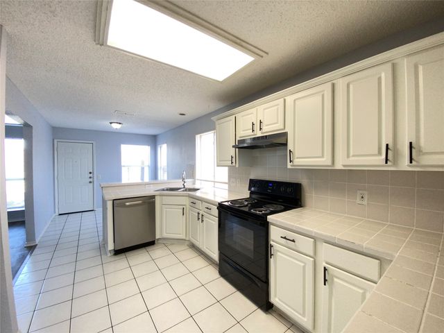 5204 Vista Verde Drive, Arlington, TX 76017