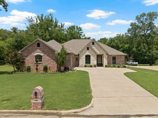 909 Holly Hill, Mt Pleasant, TX 75455
