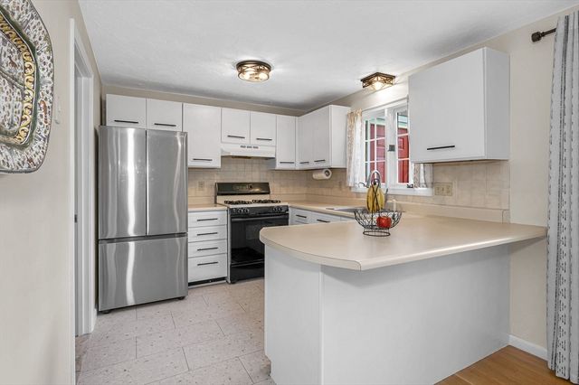 80 Heritage Dr 80, Tewksbury, MA 01876