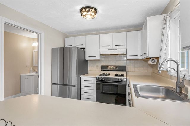 80 Heritage Dr 80, Tewksbury, MA 01876
