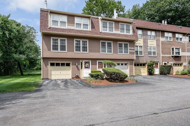 80 Heritage Dr 80, Tewksbury, MA 01876