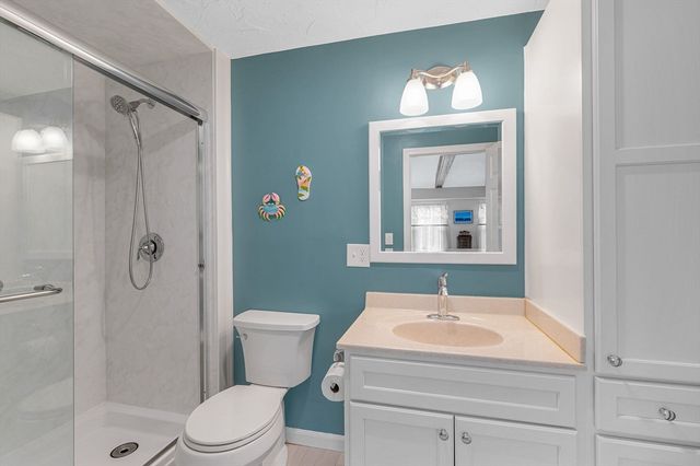 80 Heritage Dr 80, Tewksbury, MA 01876