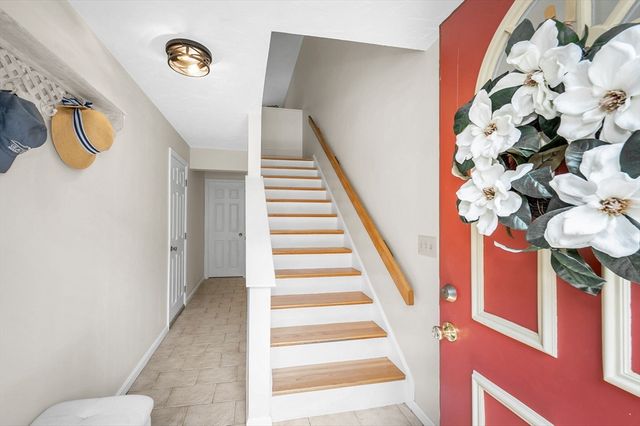 80 Heritage Dr 80, Tewksbury, MA 01876
