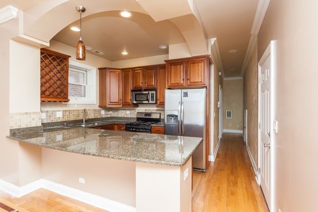 2417 W Fillmore Street 2, Chicago, IL 60612
