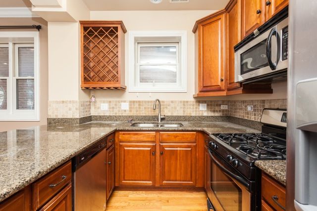 2417 W Fillmore Street 2, Chicago, IL 60612