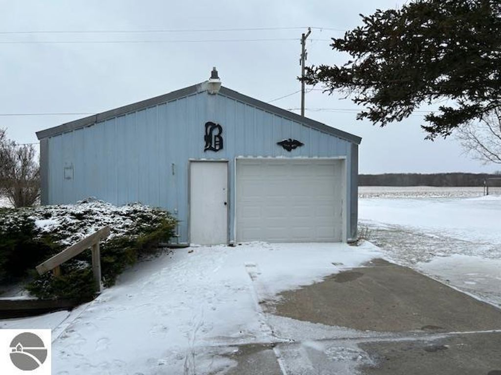 Image 3 of property listing at 6189 Wildwood Drive, Elwell, MI 48832