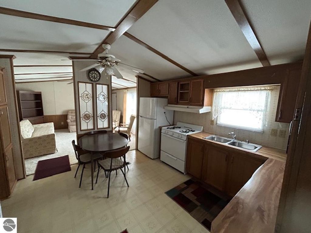 Image 8 of property listing at 6189 Wildwood Drive, Elwell, MI 48832