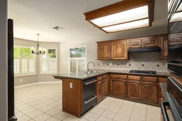 147 Everglade Avenue, Clovis, CA 93619