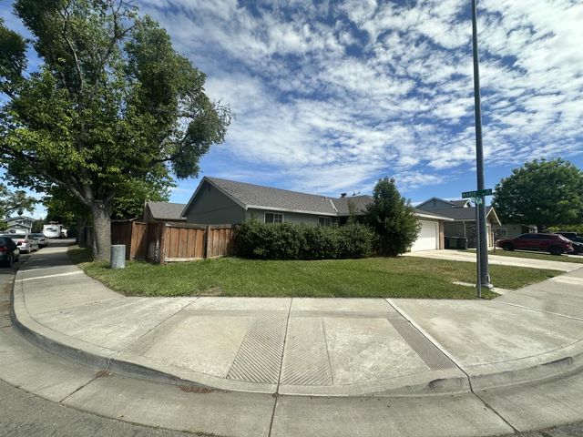 1455 Busca Drive, Tracy, CA 95376