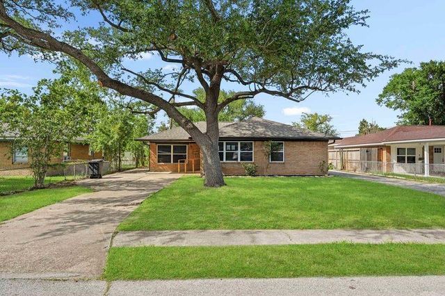 2409 Estate Drive, Deer Park, TX 77536