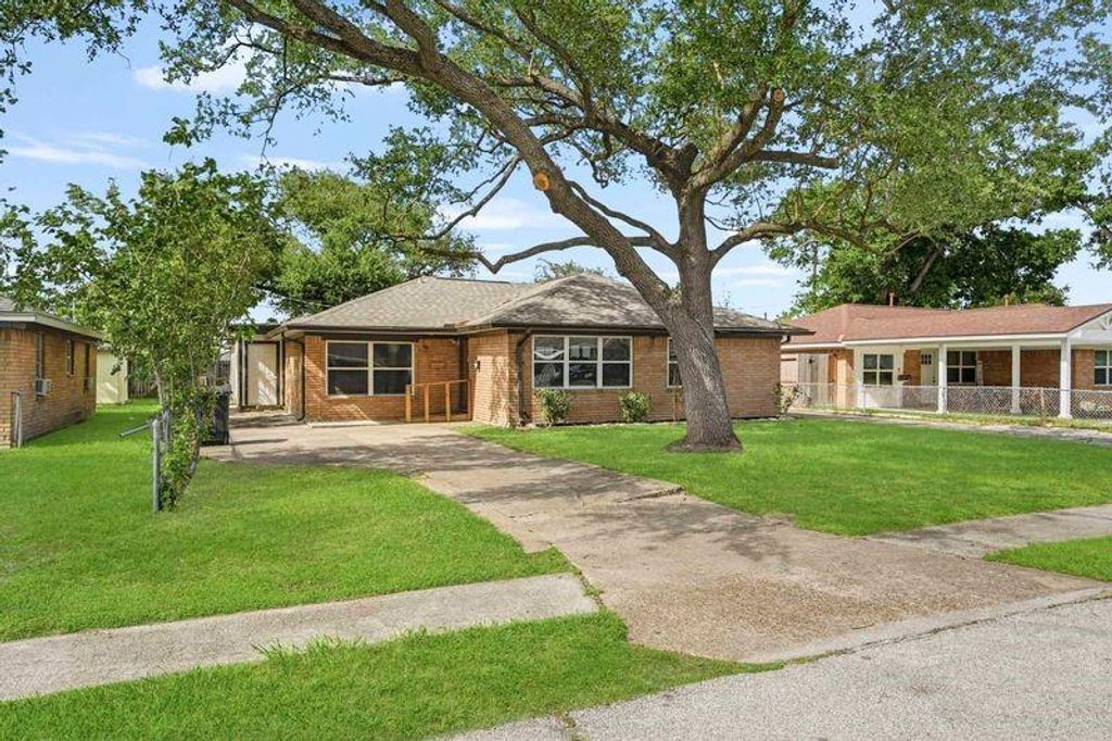 2409 Estate Drive, Deer Park, TX 77536