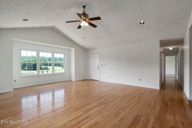 3401 Waller Ferry Rd, Lenoir City, TN 37771