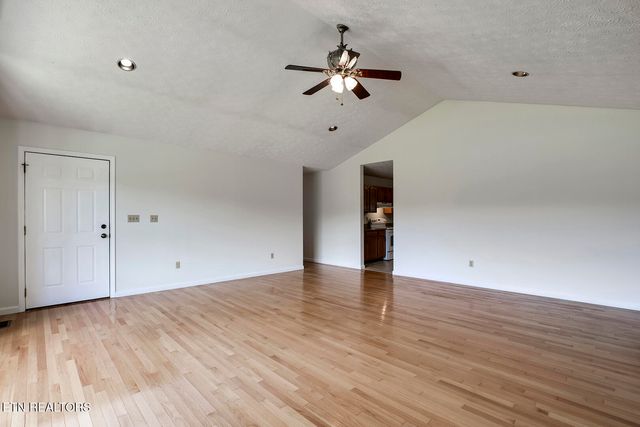 3401 Waller Ferry Rd, Lenoir City, TN 37771