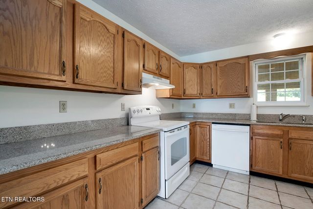 3401 Waller Ferry Rd, Lenoir City, TN 37771