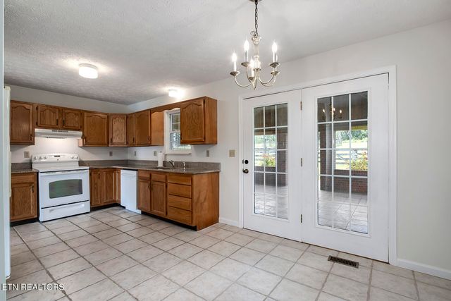 3401 Waller Ferry Rd, Lenoir City, TN 37771