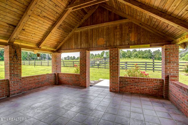 3401 Waller Ferry Rd, Lenoir City, TN 37771