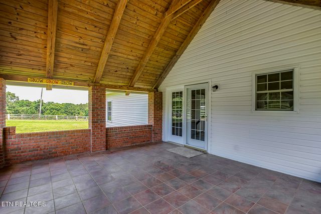 3401 Waller Ferry Rd, Lenoir City, TN 37771