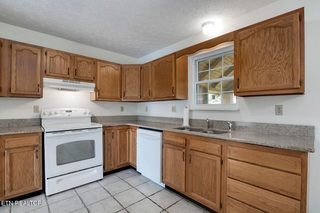 3401 Waller Ferry Rd, Lenoir City, TN 37771