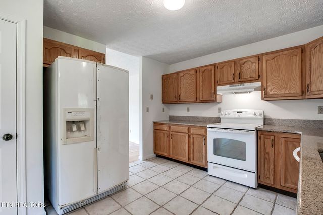 3401 Waller Ferry Rd, Lenoir City, TN 37771