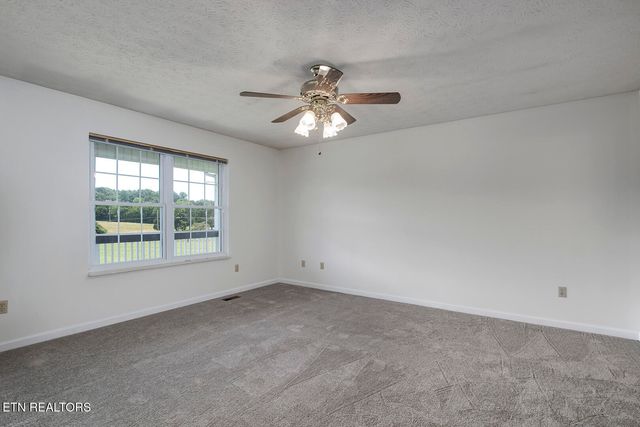 3401 Waller Ferry Rd, Lenoir City, TN 37771