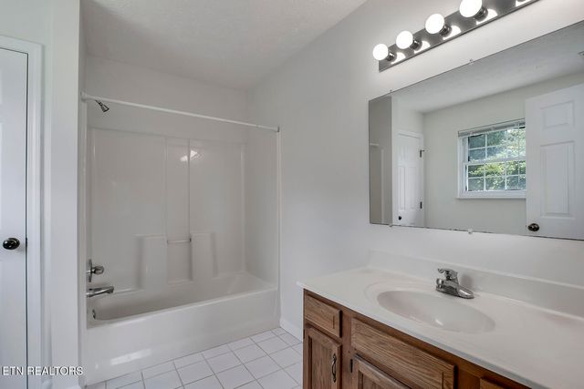 3401 Waller Ferry Rd, Lenoir City, TN 37771