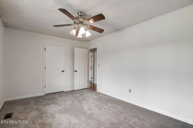 3401 Waller Ferry Rd, Lenoir City, TN 37771