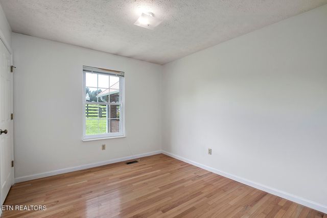 3401 Waller Ferry Rd, Lenoir City, TN 37771