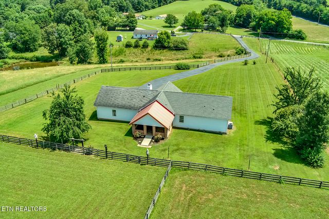 3401 Waller Ferry Rd, Lenoir City, TN 37771