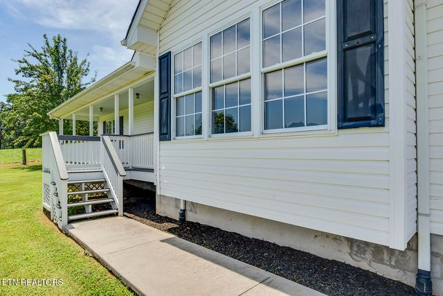 3401 Waller Ferry Rd, Lenoir City, TN 37771