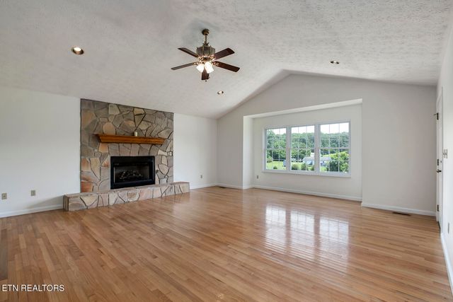 3401 Waller Ferry Rd, Lenoir City, TN 37771