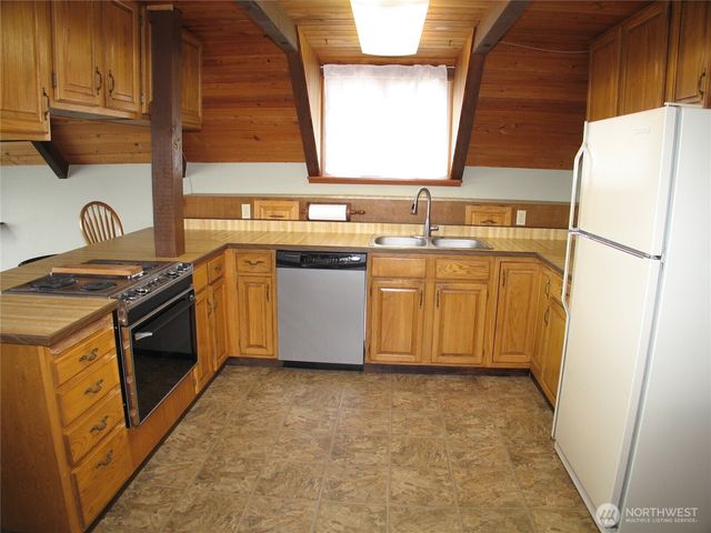 33610 J Place, Ocean Park, WA 98640