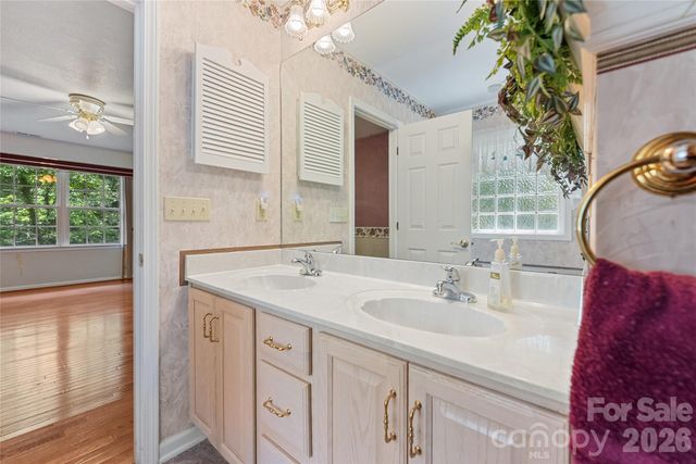 8 Keasler Road, Asheville, NC 28805