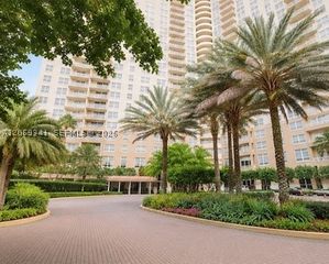 19501 W Country Club Dr 210, Aventura, FL 33180