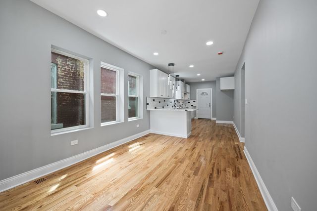 7010 S Prairie Avenue, Chicago, IL 60637