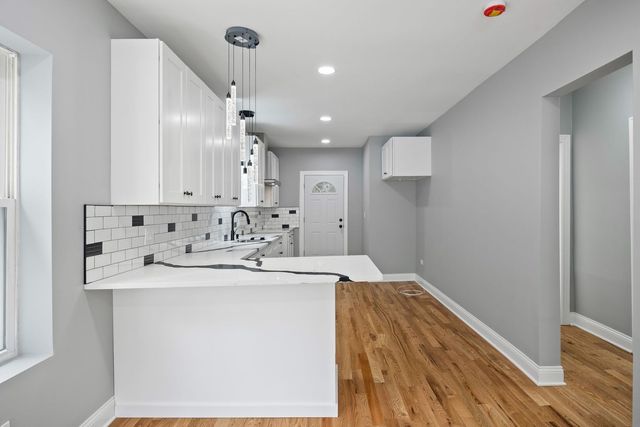 7010 S Prairie Avenue, Chicago, IL 60637